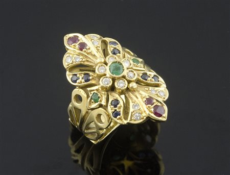 Anello in oro giallo con decori florali e gigli fiorentini con diamanti...