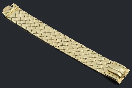 Bracciale in oro giallo a larga fascia con chiusura ricoperta da piccoli...