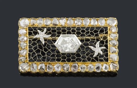 Spilla in oro rosa di forma rettangolare con cornice di diamanti taglio a...