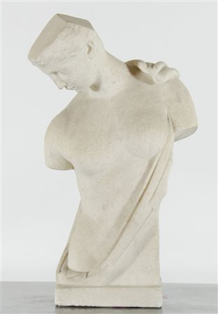 Busto di donna in pietra scolpita- H. cm. 54.