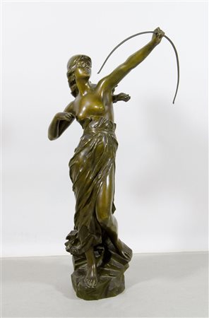 Julien Caussè 1869-1909 "Donna con arco" h. cm. 70 - scultura in bronzo a...