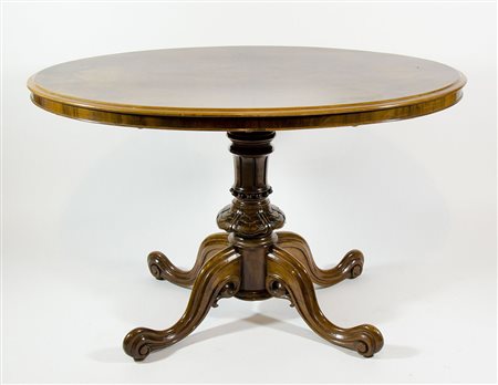 Tavolo ovale in legno apribile a vela. XIX secolo. cm. 78x125x93.