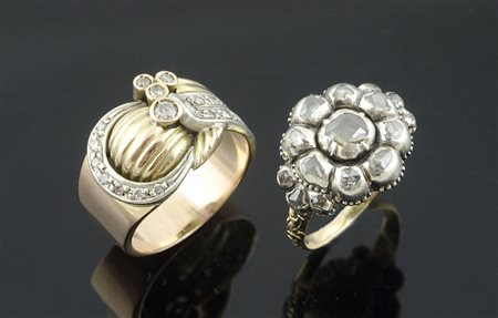 Lotto di 2 anelli , uno in oro giallo a fascia con diamanti e l'altro in oro...