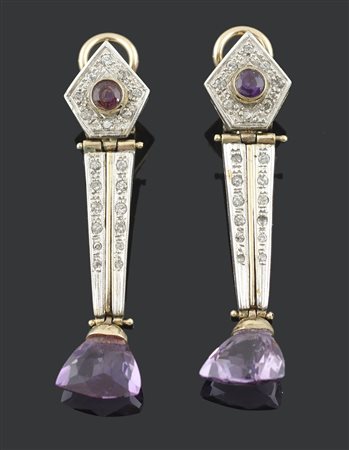 Orecchini pendenti in oro giallo e bianco con diamantini e finale di ametista