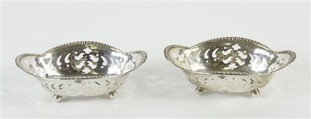 Tiffany: paio di coppette in argento con bordo traforato. Marcate.
