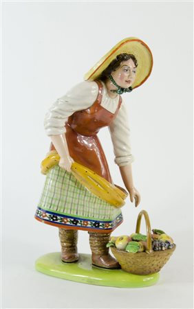 Trevir: scultura in ceramica policroma raffigurante contadina con cesto....