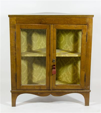 Angoliera da terra in legno con 2 ante a vetri. cm. 110x70x70.