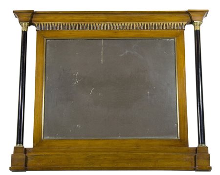 Specchiera in legno di noce con colonne in legno scuro. Epoca Impero. cm....