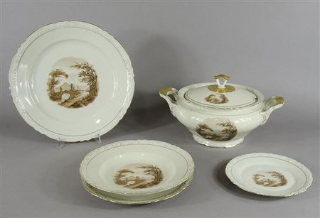 Jacob Hertel Bavaria Servizio di piatti in porcellana decorati a motivi di...