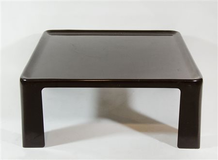 B & B: tavolo basso modello Amanta, disegno di M. Bellini. cm. 35x85x85.