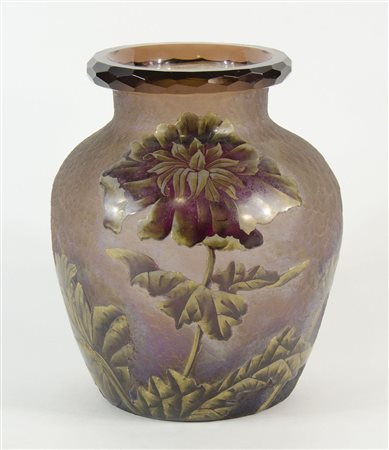 Val Saint Lambert: vaso in vetro con decori floreali. H. cm. 24.