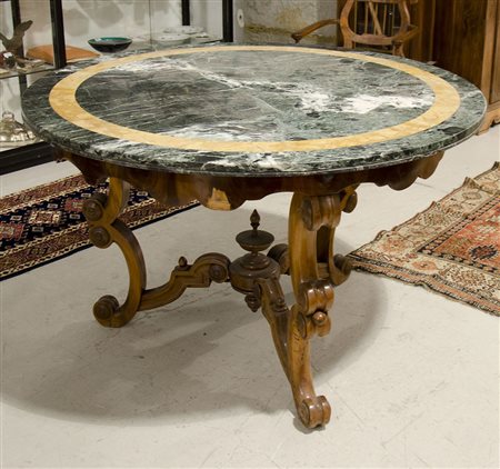 Tavolo rotondo con piano in marmo a più colori, base in legno a 3 gambe...