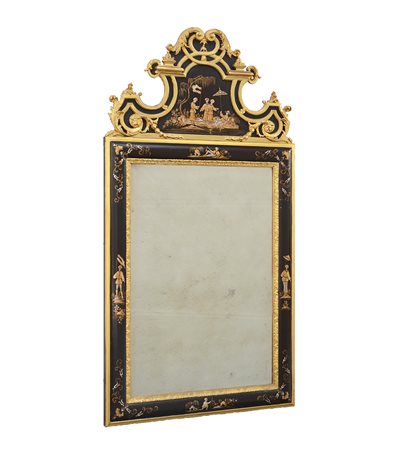 Specchiera rettangolare in legno intgliato, laccato e dorato con cimasa...