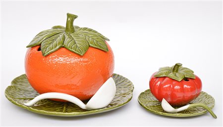 Manifatture diverse. Lotto composto da due zuppiere simulanti un pomodoro ed...
