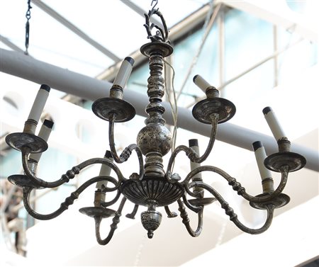 Lampadario "olandese" a otto luci in metallo cromato (difetti)