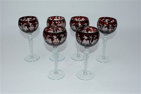 Manifattura di Boemia, gruppo di sei bicchieri a calice in cristallo color...