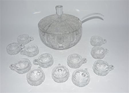 Servizio da macedonia in cristallo molato composto da una boule con mestolo e...