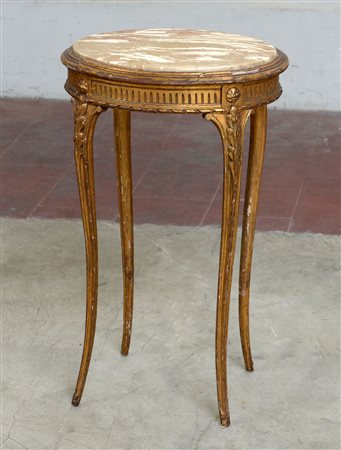 Tavolino da salotto di forma ovale con pianale in marmo e struttura in legno...