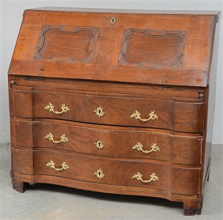 Ribalta con fronte mosso a tre cassetti con anta ribaltabile celante...