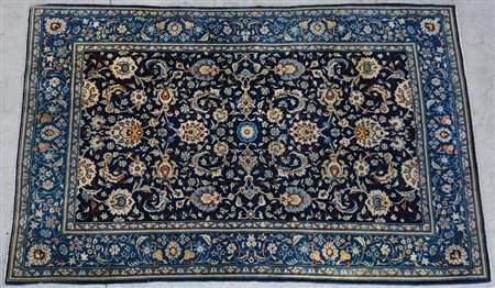 Tappeto Nain, Persia sec. XX. Disegno "all-over" floreale nei toni del beige,...