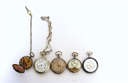Lotto composto da cinque orologi da tasca da uomo in argento e metalli...