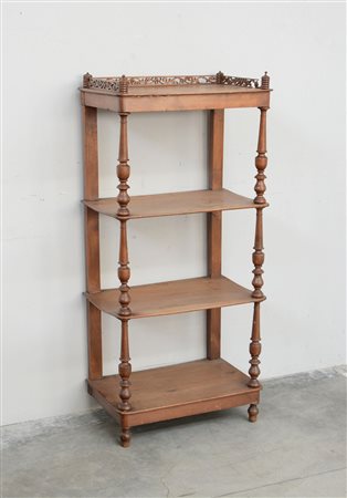 Etagère a quattro ripiani con montanti a colonne tornite e ringhiera...