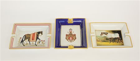 Lotto composto da due posacenere in porcellana firmati Hermès raffiguranti...