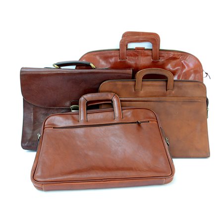 Lotto di quattro tra cartelle e 24 h di varie forme e dimensioni, tutte in...