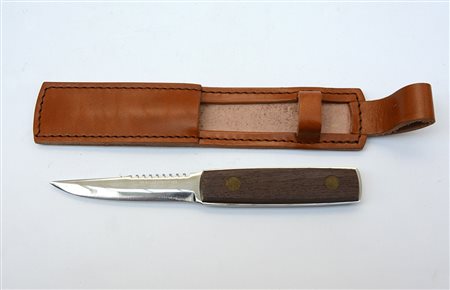 (Historica) Coltello con custodia, marca Helle Fabrikker (Norvegia). In...