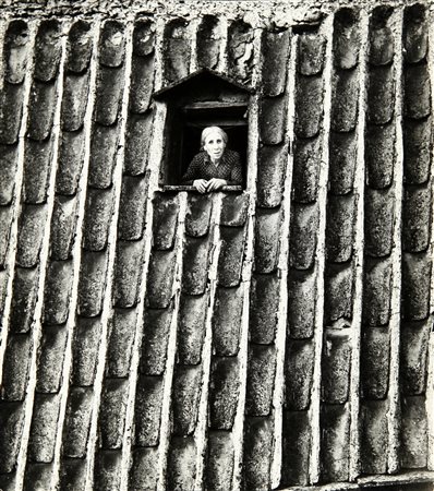 SELLERIO ENZO (1924-2012) Vizzini, muro di tegole dalla serie " Borgo di Dio"...