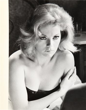 PIERLUIGI PRATURLON (1924-1999) Virna Lisi anni '70 stampa alla gelatina sali...