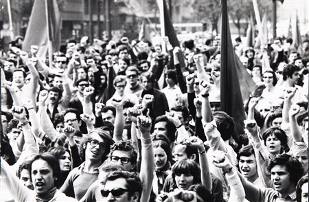 MASSIMO VITALI E GIOVANNA NUVOLETTI (-) 25 aprile piazza Loreto 1970 circa...