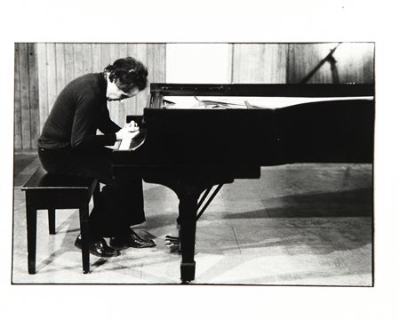 GIUSEPPE CHIARI (1926-2007) performance di Giuseppe Chiari a Toronto 1977...