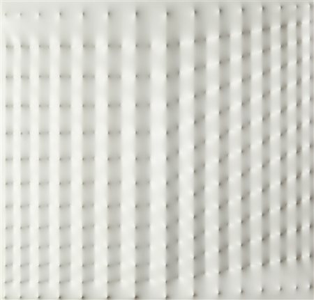 ENRICO CASTELLANI (1930-) Superfice bianca 1977 acrilico su tela estroflessa...