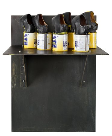 JANNIS KOUNELLIS (1936-) Senza titolo 2000 lamiera resine e cuoio cm...