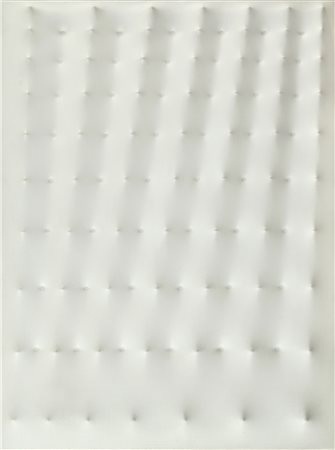 ENRICO CASTELLANI (1930-) Superfice bianca 1976 acrilico su tela estroflessa...
