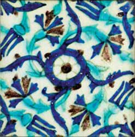 Due piastrelle, Turchia o Siria, XVII/XVIII secolo, dipinte in bicromia...