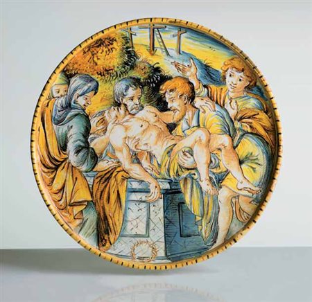 Alzata in maiolica policroma istoriata con la “deposizione di Cristo”,...