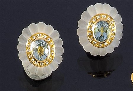 COPPIA DI ORECCHINI Coppia di orecchini in oro giallo e cristallo di rocca...