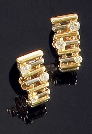 REPOSSI Coppia di orecchini composti da segmenti successivi orizzontali in...