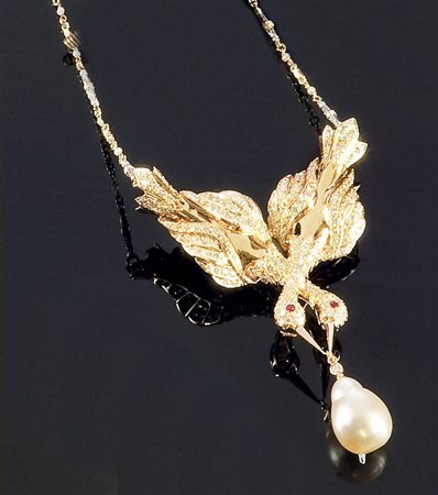 COLLANA Collana in oro bianco e giallo, punzone "del Fascio", perline...