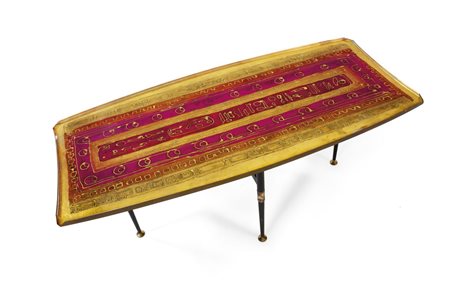 TAVOLINO Tavolino con piano in cristallo di forte spessore, molato, inciso...