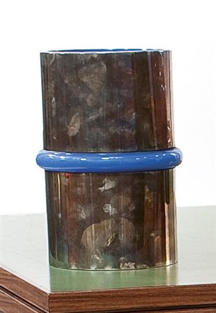 SABATTINI LINO Vaso in vetro verniciato in azzurro parzialmente coperto da...