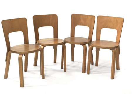 AALTO ALVAR Quattro sedie mod. 66 Struttura e sedile in betulla naturale...
