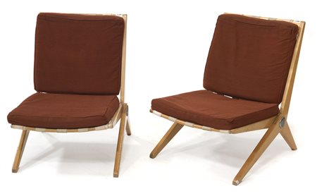 JANNERET PIERRE Due poltrone in legno articolato, cuscini ricoperti in lana...