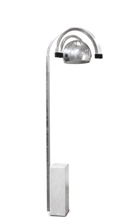 LAMPADA Lampada da terra articolata con tre archetti concentrici. Base in...