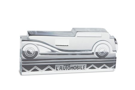 DAUM Soprammobile in cristallo sabbiato e molato con automobile in rilievo....