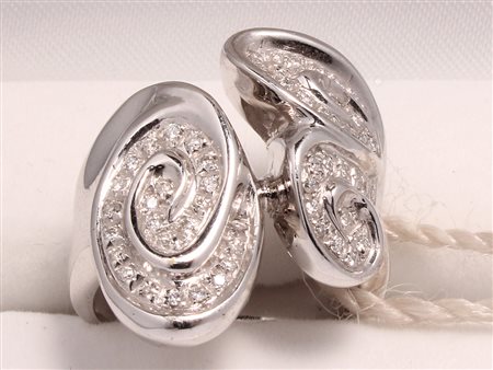 GIOIELLO ANELLO ORO BIANCO E DIAMANTI Anello in oro bianco 18 kt con diamanti...