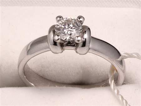 GIOIELLO ANELLO ORO BIANCO E DIAMANTI Anello in oro bianco 18 kt con diamanti...