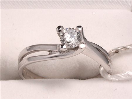 GIOIELLO ANELLO ORO BIANCO E DIAMANTI Anello in oro bianco 18 kt con diamanti...